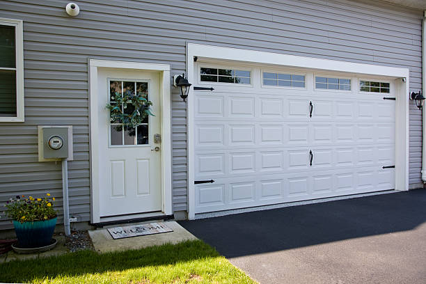 24/7 Emergency Garage Door Panel Replacement experts in McDonald, OH